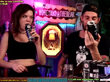 couple
        honeyand_thebear cam image #680914