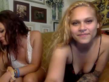 girl
        stormy1223 cam image #1268734