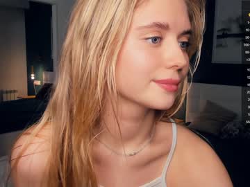 girl
        blue_energy_ cam image #2627595