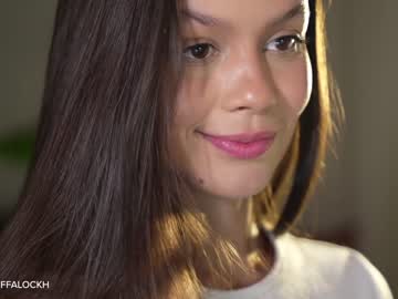 girl
        tifalock_ cam image #2368005