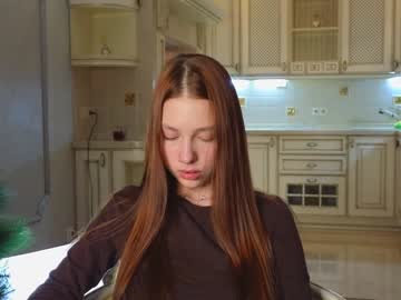 girl
        shirleywhitney cam image #2157818