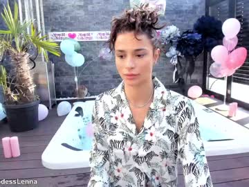 girl
        lenna_godess cam image #2275229