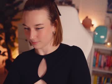 girl
        emily_fox_official cam image #2401137