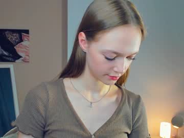 girl
        mia_sea_ cam image #2816666