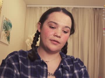 girl
        chery_lady22 cam image #1878210