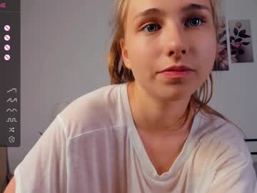 girl
        right_in_the_heart cam image #2996566