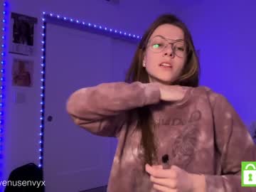 girl
        venusenvyx cam image #738392