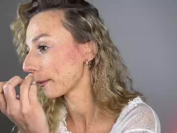 girl
        artease cam image #4258064