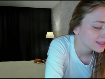 girl
        sophie_burn cam image #821383
