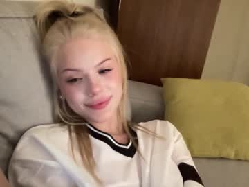 girl
        sonyaplush cam image #712938
