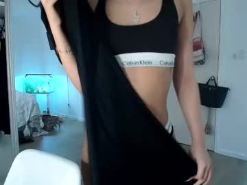 girl
        luvlivvyy cam image #3743561
