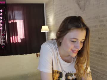 girl
        sophie_burn cam image #720050