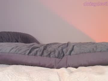 girl
        daisydeville cam image #474326