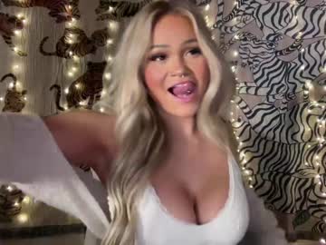 girl
        ari_02 cam image #1901847