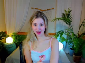 girl
        milablush cam image #1893494