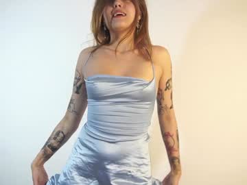 girl
        my_lovely_flower_ cam image #3175885