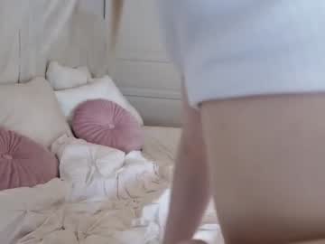 girl
        lilemilyy cam image #2291658