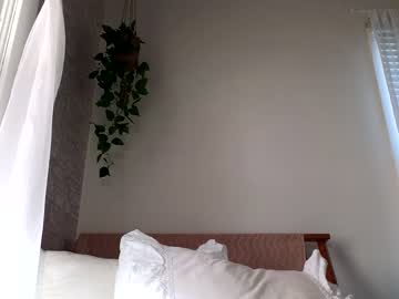 girl
        littlegreekflower cam image #2190057