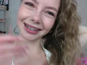 girl
        elli_harmon cam image #1879351