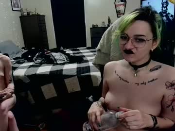 girl
        inarafoxxx cam image #2474348