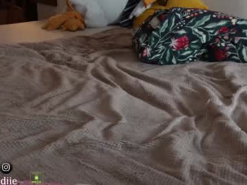 girl
        bestblondiiecb cam image #2928616