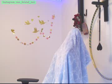 girl
        crystalnut cam image #447658