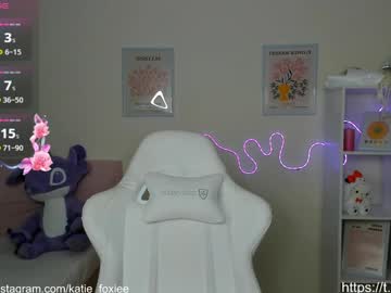 girl
        katiefoxie cam image #3916202