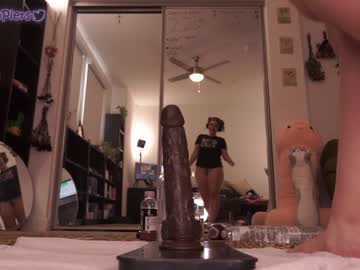 girl
        evelynpiers cam image #1306001