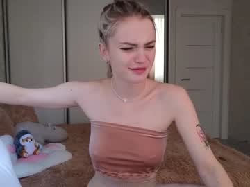 girl
        cyberslime cam image #1835651