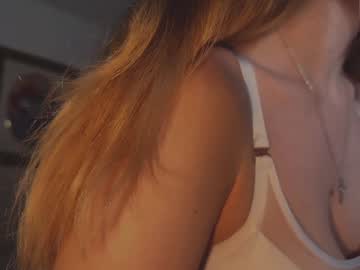 girl
        tatti_1 cam image #3437770
