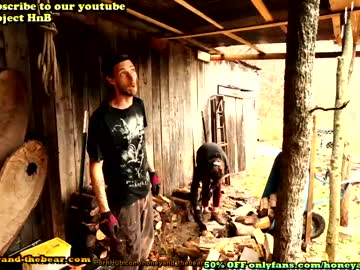 couple
        honeyand_thebear cam image #80026