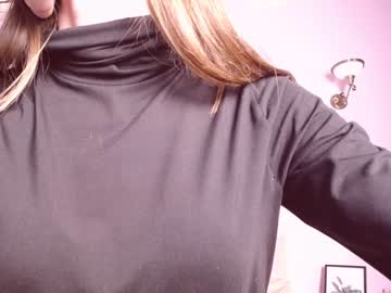 girl
        courtney_luv cam image #716366