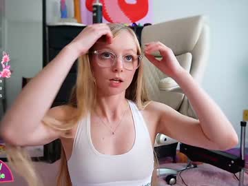 girl
        emmasky69 cam image #4580604