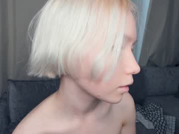 girl
        silvergloss cam image #1672611
