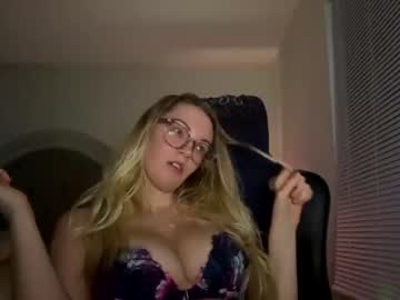 girl
        mariah95 cam image #402977