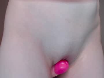girl
        little_pearl_ cam image #1567996