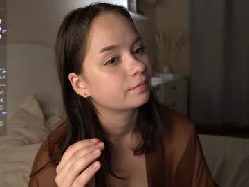 girl
        erline_may cam image #3041460