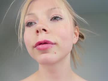 girl
        deva_alice cam image #1265127
