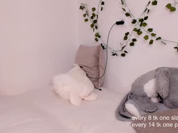 girl
        mary_lepson cam image #3702150