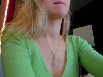 girl
        milablush cam image #2175669