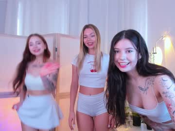 girl
        cassie_palmer cam image #3425349