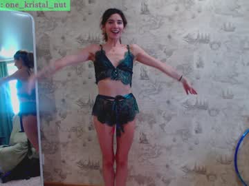 girl
        crystalnut cam image #1188713