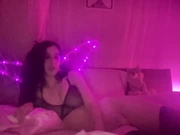 girl
        neon_felix cam image #1934239