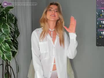 girl
        bridgetborom cam image #2702483