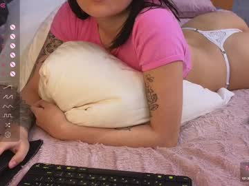girl
        evasee cam image #3825603