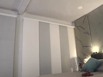 girl
        nina_mon cam image #2498728