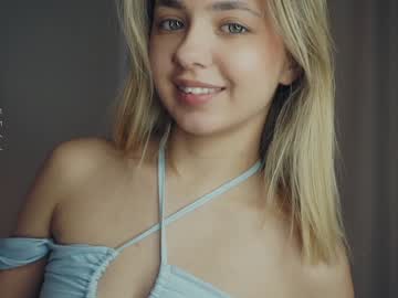 girl
        mildredgarrett cam image #3902987