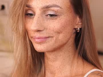 girl
        artease cam image #3798115