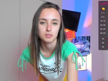 girl
        look_at_show cam image #1132545