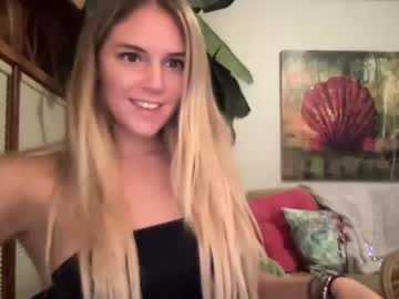 couple
        snowbunnyass cam image #881116